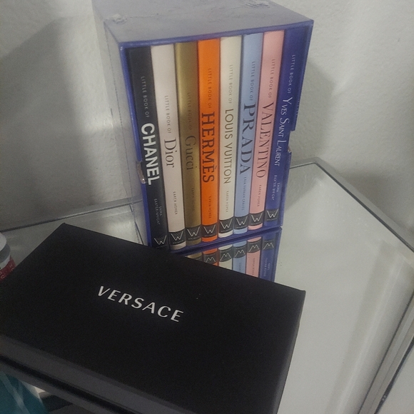 Fashion Designers Mini Books - Picture 1 of 1